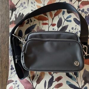 lululemon Everywhere Crossbody Bag 2L